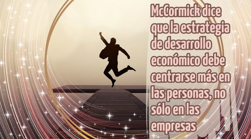 McCormick dice que la estrategia de desarrollo económico debe centrarse más en las personas, no sólo en las empresas